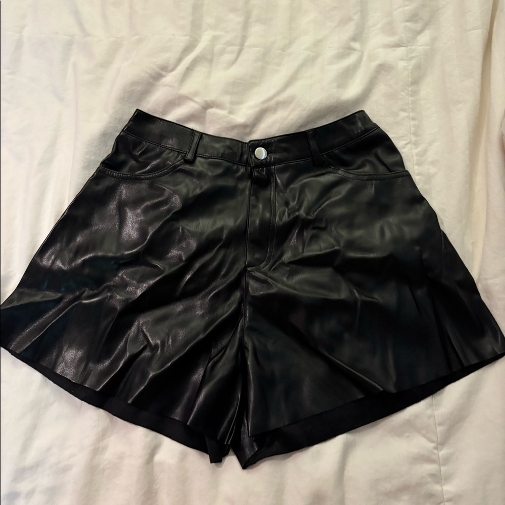 Forever 21 size M black leather shorts